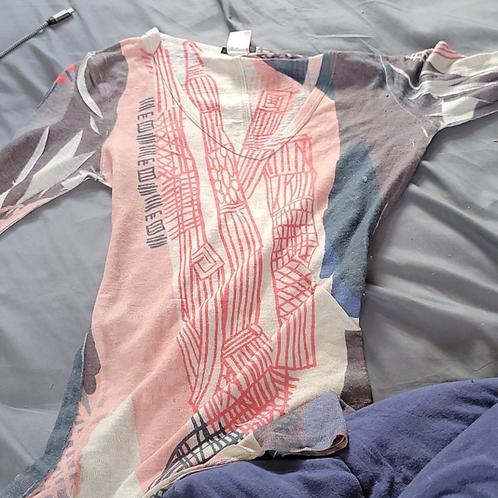 Tight Fitting Graphic Designed V Neck